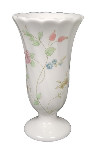 Wedgwood rosehip bud - rosehip,