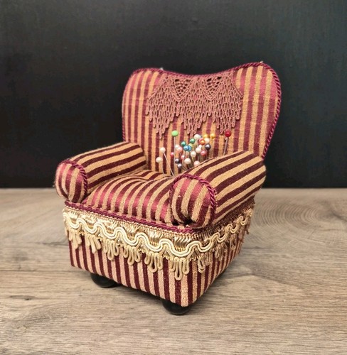 Vintage novelty pin - pin, cushion