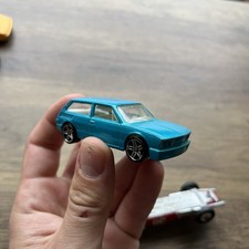 Hot Wheels VW Brasilia Diecast Model Car 1/64 Scale 2010 Turquoise Blue