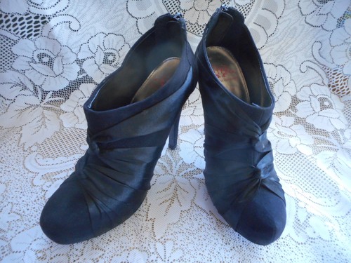 Holly willoughby suede - holly,