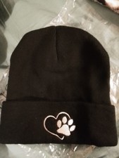 BNWOT IN ORIGINAL BAG LADIES BLACK BEANIE HAT WITH HEART AND PAWPRINT MOTIF