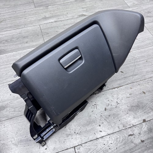 Bmw series e82 glove box - 1,