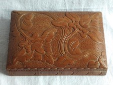 BEAUTIFUL HAND CARVED WOODEN BOX WITH FLOWERS CARVED INTO THE LID . M3763