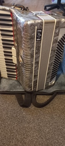 Bell 120 bass - 41-treble, keys