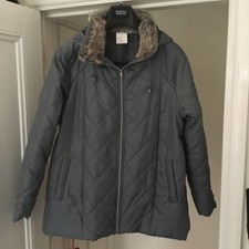 BNWOT Ladies Anne de Lancay Damart Grey Large padded jacket with faux fur hood