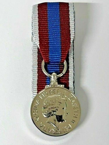 Queen platinum jubilee 2022 - platinum,