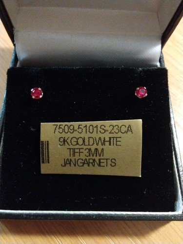 Stunning 9ct white - gold, tiff