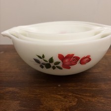 Vintage JAJ pyrex set of 3