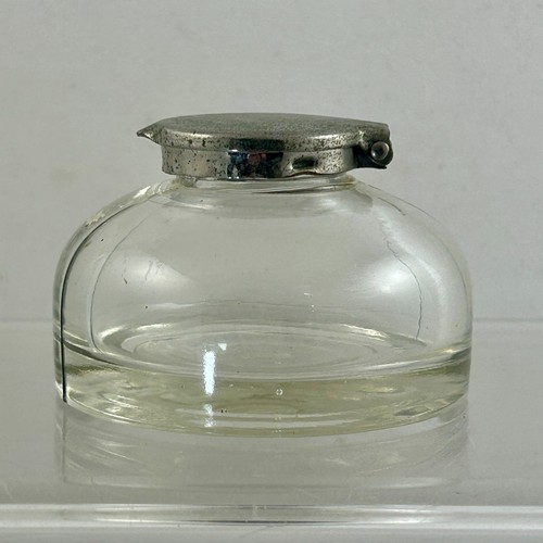 Heavy glass lidded inkwell - ,