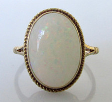 9ct Gold Ring - Vintage 9ct