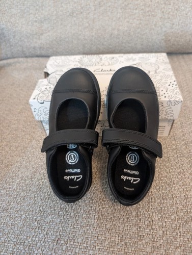 Brand new clarks - new, shine