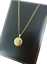 18ct Gold Round Patterned