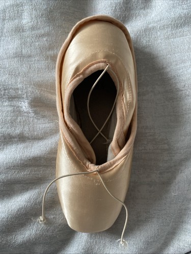 Freed pointe shoes size 5xx - pointe,