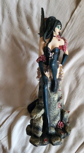 Gothic angel statue - ,