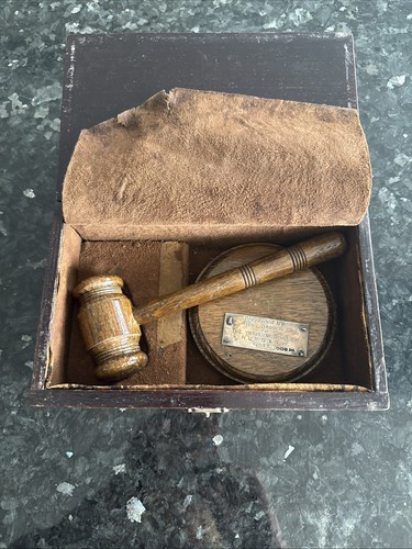 Antique boxed oak gavel - boxed,
