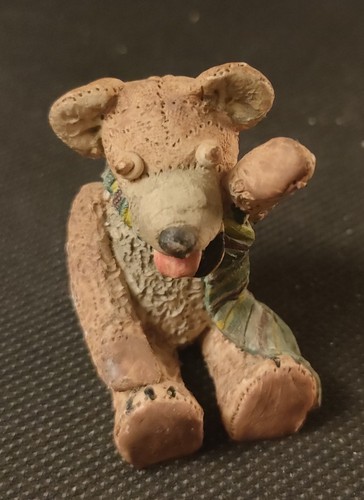 The figurine razza - is,