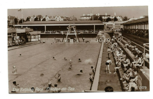 Clacton sea the - the, bathing