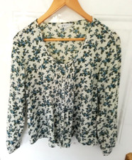 East Size 10 White Blue Green