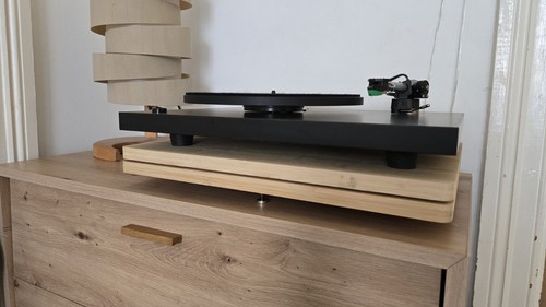 Bamboo record player isolation - player,
