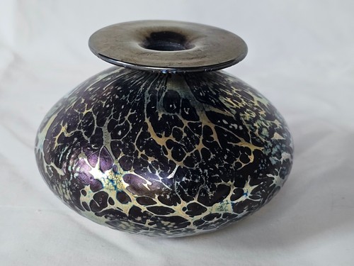 Stunning studio glass vase