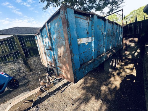 Twin axe ton tipping trailer - axe,