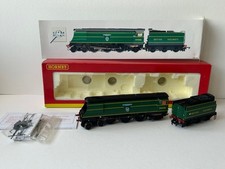 Hornby R2220 BR 4-6-2 Battle of Britain 34081 92 Squadron Loco OO Gauge