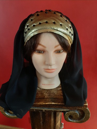Gold tudor lady - lady, hat