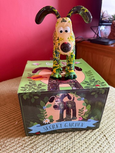 Gromit figurine - gromit,