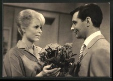 Postcard actors Wera Frydtberg and Peer Schmidt in music is trump card 