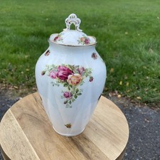 Royal Albert, Old Country Roses, Lidded Vase / Temple Jar, 9” High