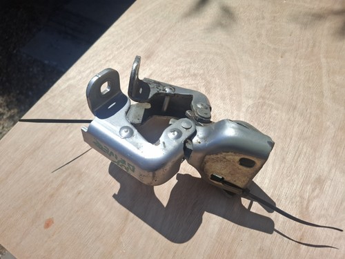 Driver door hinges - door,