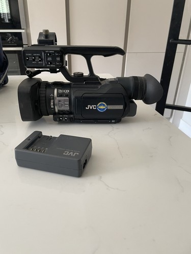 Jvc 100e 3ccd pro - jvc, gy-hm