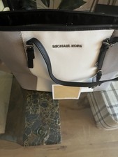 Gorgeous Michael Kors Bag. New