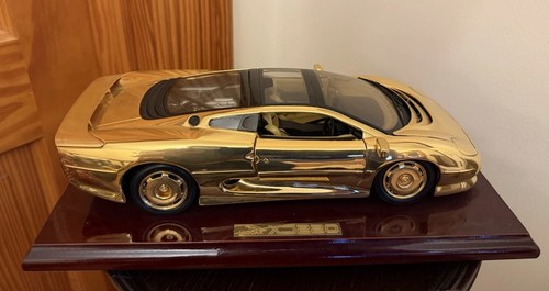 Jaguar xj220 22ct gold - 1:18,
