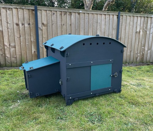 Large plastic chicken coop - large,