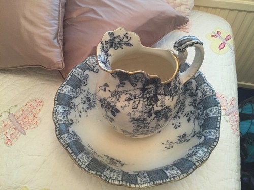 Royal doulton victorian jug - royal,