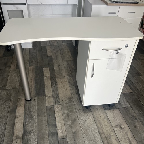 Manicure technician table - manicure,