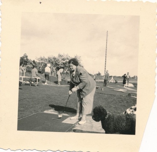 Snapshot woman mini golf - in,