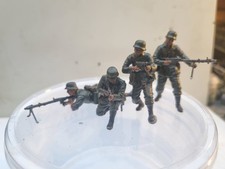 zvezda 1/35 German ss assault troops built weathered and Airbrushed 
