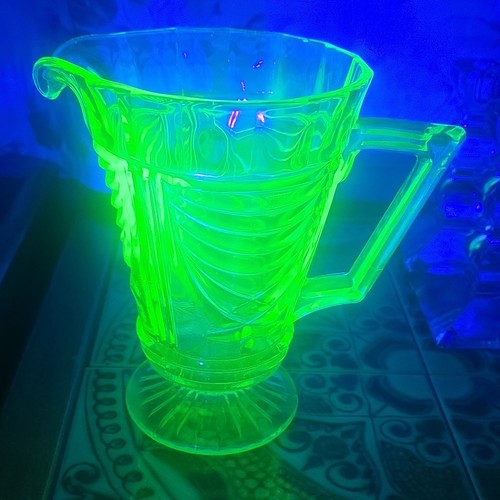 Sowerby green uranium glass - sowerby,