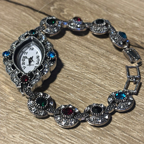 Silver tone analogue quartz - silver,