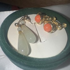 2 Pairs Of Vintage Earrings Boxed Jade ? And Coral 