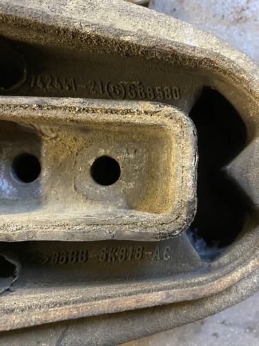 Genuine ford sierra diff mount - genuine,