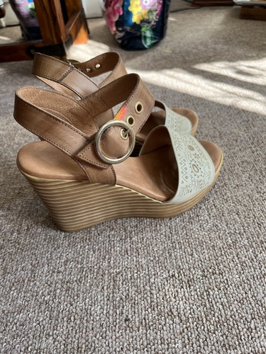 Spanish leather wedge sandals