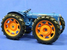 Universal Hobbies 2787 Fordson