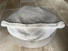 Lords And Labradors Cave Dog Bed Size Small to medium. Spotless. 