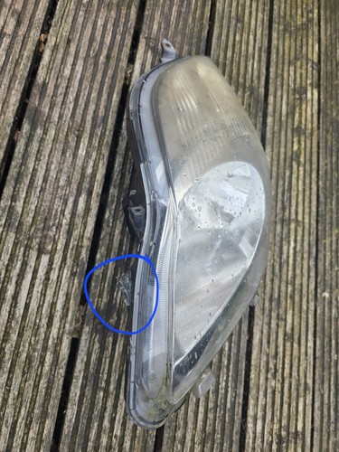 Toyota yaris 2011 front - 2011, left