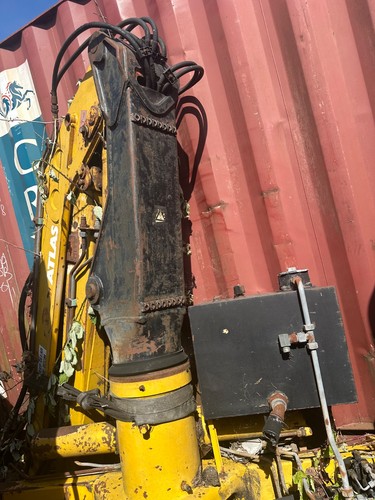 Atlas knuckle boom lorry - boom, crane
