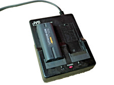 JVC AA-V90 AC Adapter Charger +BN-V907U -750mah Li-ion Battery   (B2R2) M17