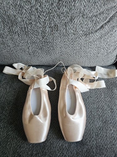 Gaynor minden pointe shoes - pointe,